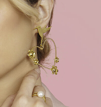 Aretes corazón Alma Colibrí plata enchapado en oro - Imagen 3