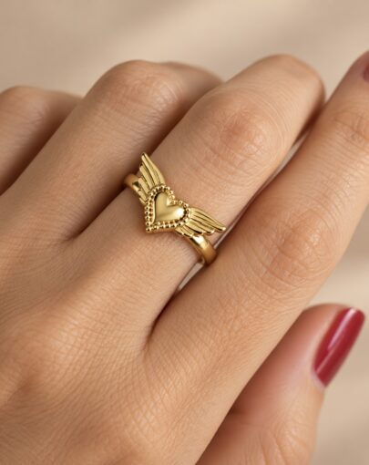 ANILLO CORAZÓN ALADO PLATA ENCHAPADO EN ORO