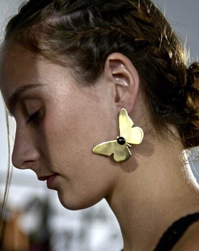 COTIZAR - ARETES MARIPOSA GRANDE ONIX BRONCE ENCHAPADO EN ORO - A PEDIDO! - Imagen 3