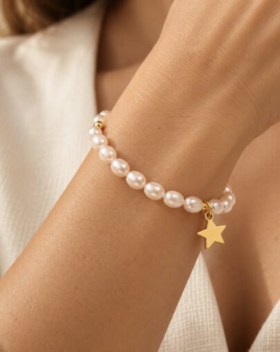 PULSERA PERLAS DELGADA CON DIJE CORAZÓN - ESTRELLA PLATA ENCHAPADO EN ORO - Imagen 1